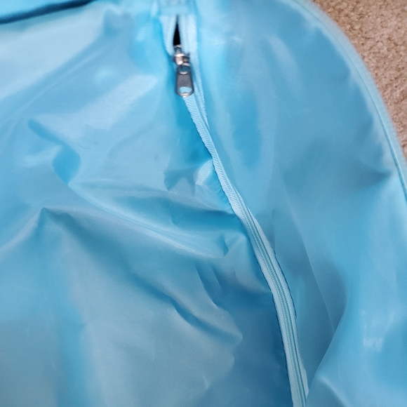 NWT Disney Frozen Light-up Pull Suitcase - Picture 6 of 8